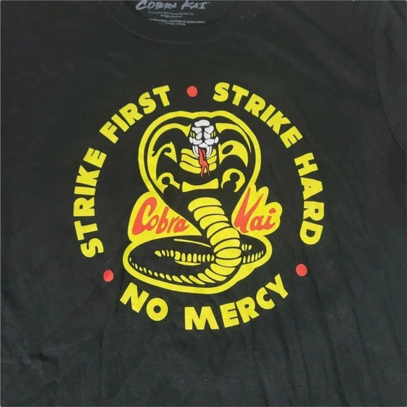 Cobra Kai "Strike First Strike Hard No Mercy" Logo Netflix TV Show Shirt Mens L - Picture 2 of 4
